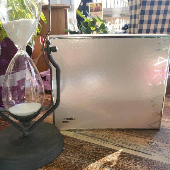 Mary Kay TimeWise Repair Volu-Firm  Set - Picture 8 of 8